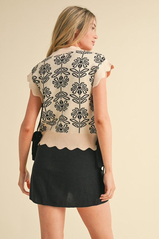 Ribbed Scallop Floral Sweater Vest Black